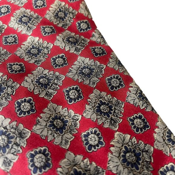 Robert Talbott Floral Pattern‎ Red Necktie 100% Silk Handsewn Tie Johns Island - Picture 3 of 11